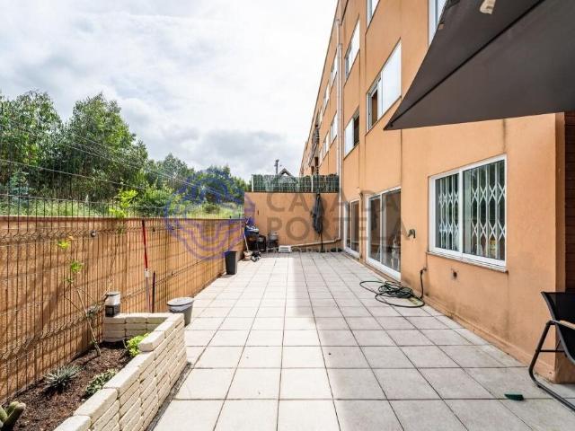 Apartamento com terraço em Canelas em zona habitacional 95m² Canelas