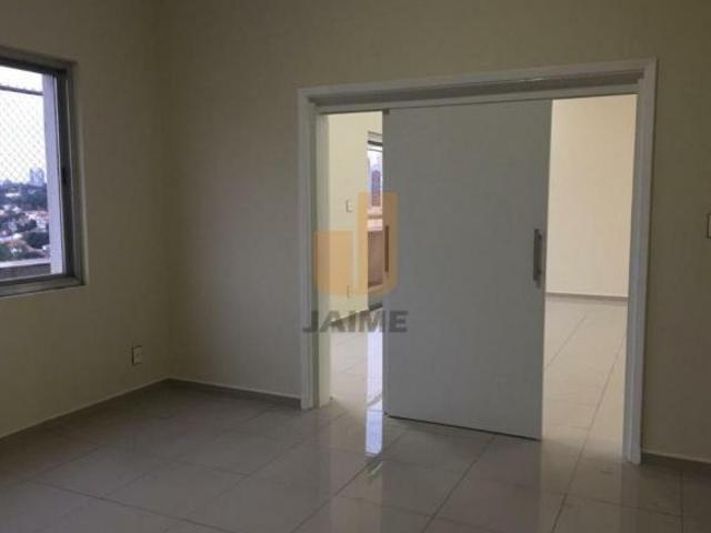Apartamento com três dormitorios e três vagas em Santa Cecilia!