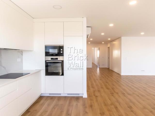 Apartamento com uma excelente vista e parq. para 1 carro no Bom Sucesso, Alverca do Ribatejo