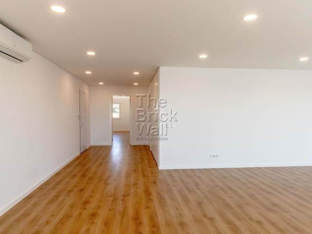 Apartamento com uma excelente vista e parq. para 1 carro no Bom Sucesso, Alverca do Ribatejo