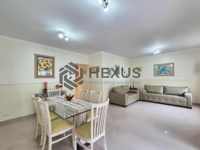 Apartamento com varanda e lazer na Praia das Pitangueiras, Guaruja