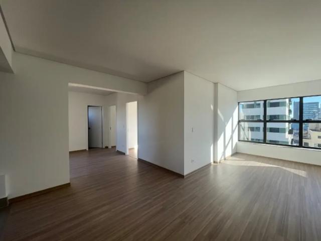 Apartamento com Varanda e Piscina em Vila Nova