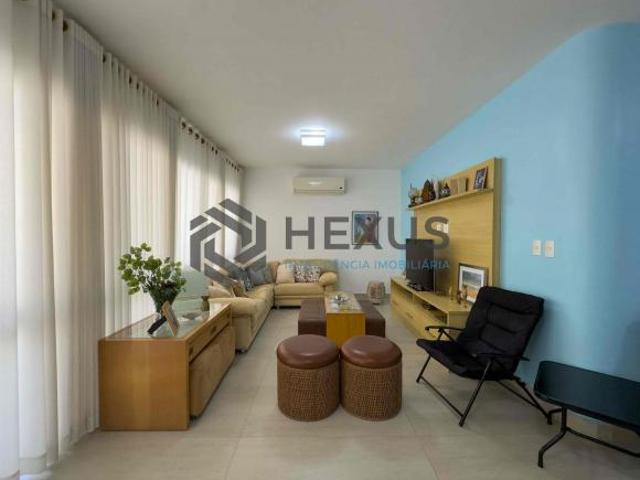 Apartamento com varanda e vista livre a uma quadra das Pitangueiras de 3 quartos