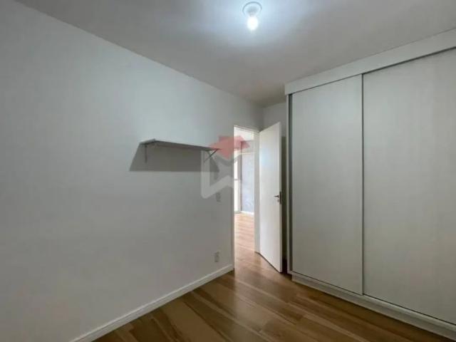 Apartamento com varanda e 2 dormitórios no Jardim dos Eucalíptos