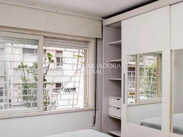 APARTAMENTO COM VARANDA NO CENTRO HISTÓRICO