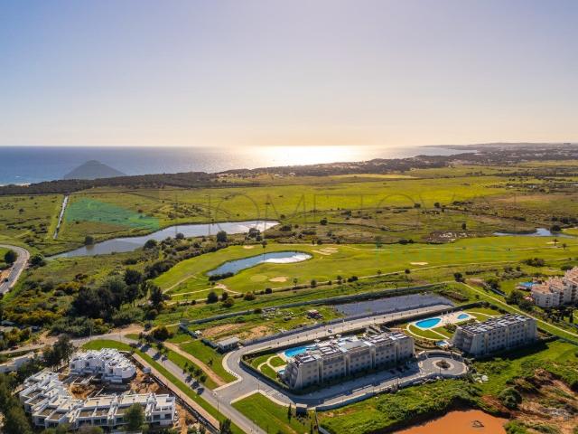 Apartamento com vista deslumbrante sobre o Golfe, no coração. 90m² Quarteira