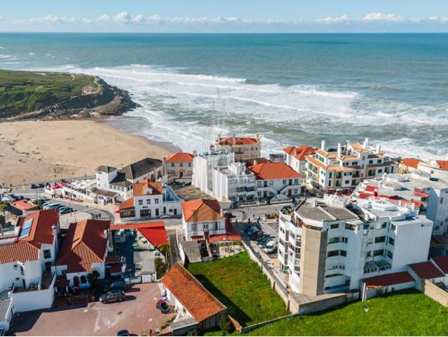 Apartamento com Vista Mar na Praia das Maçãs | Sintra