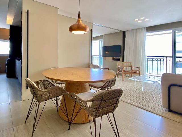 Apartamento com vista mar e duas suítes em Ipanema