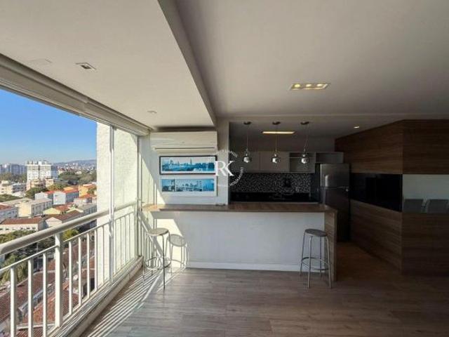 Apartamento com vista panorâmica, churrasqueira e living ampliado