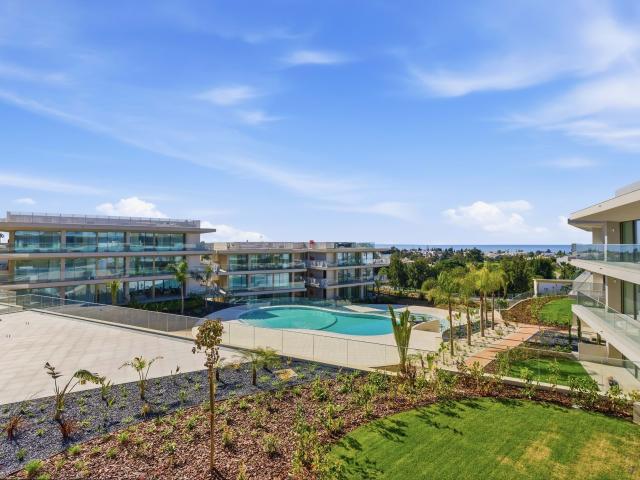 Carvoeiro – Algarve: T2 Vista Mar, Terraço Amplo, Totalmente Mobilado