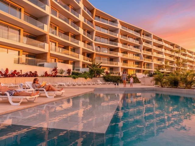 Apartamento com Vista para o Mar em Condomínio Fechado 147m² São Martinho