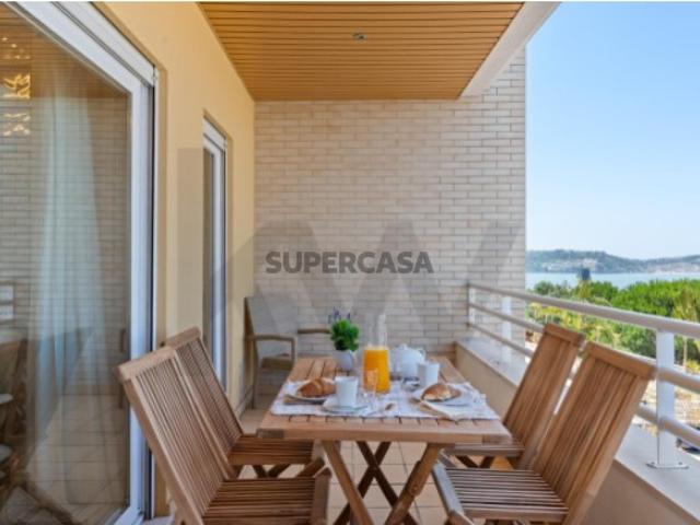 Apartamento com Vista Rio no Alto de Algés