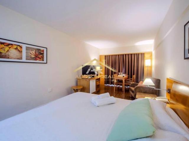 Apartamento Comercial de 40m²| 1 Quarto| 1 Banheiro| 1 Vaga em Alphaville