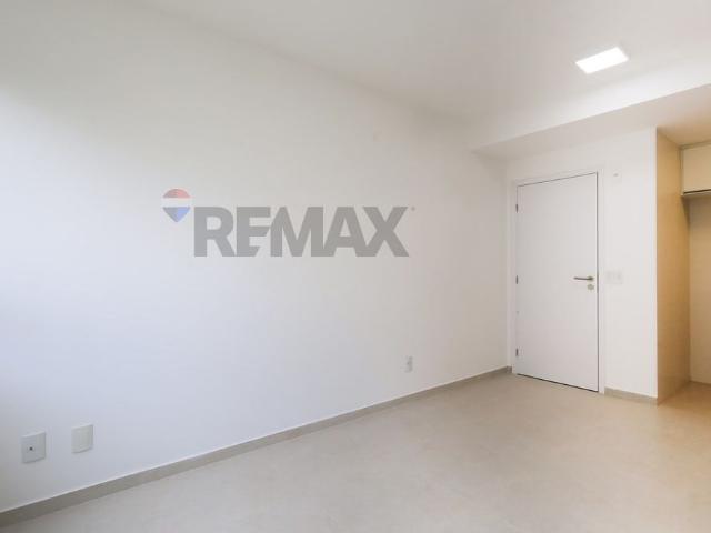 Apartamento compacto de 31m com 1 quarto, 1 sala, 1 wc, cozinha e área de serviços. 1 Vaga de garagem rotativa e lazer completo