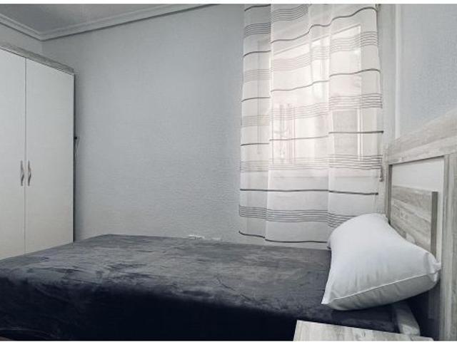 Apartamento con 2 dormitorios, 1 baño, 350 m. de la playa