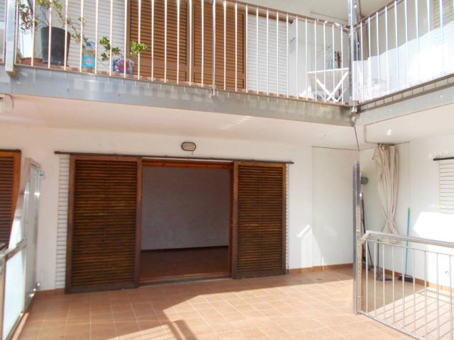Apartamento con 2 habitacionses y terraza frente al mar