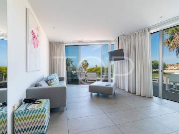 Apartamento con amplia terraza en venta