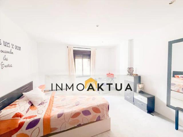 Apartamento con ascensor en alquiler en Calle Castellanos