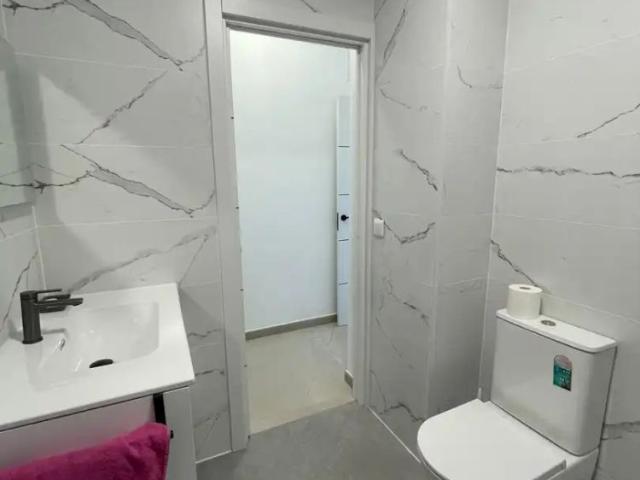Apartamento con ascensor en alquiler en Calle REYES CATOLICOS