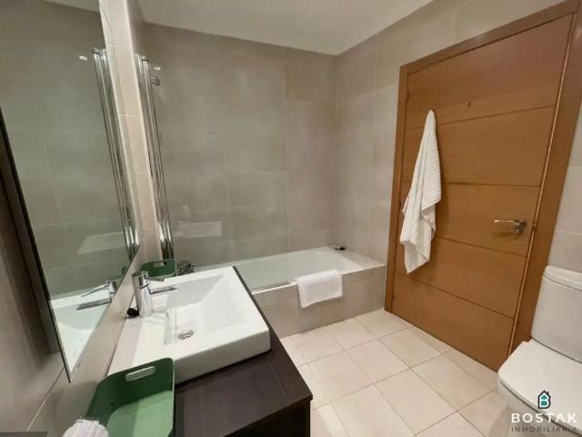 Apartamento con ascensor en alquiler en Quintana Kalea