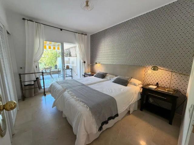 Apartamento con balcón en alquiler en Milla de Oro