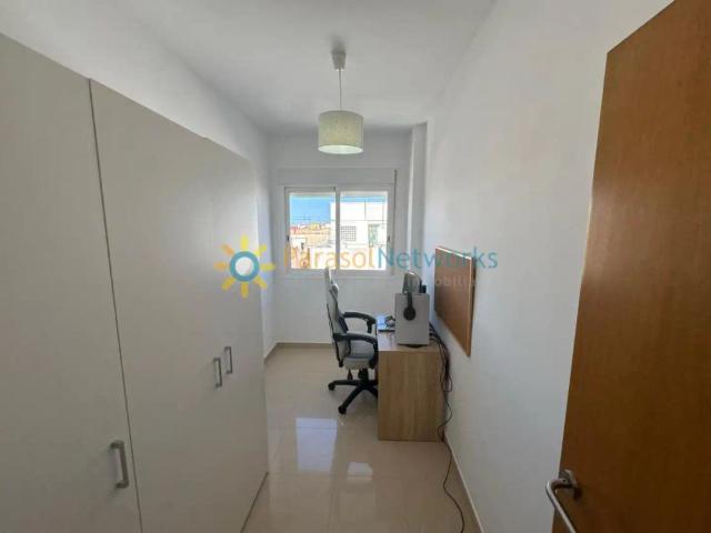 Apartamento con balcón en alquiler en Oliva pueblo
