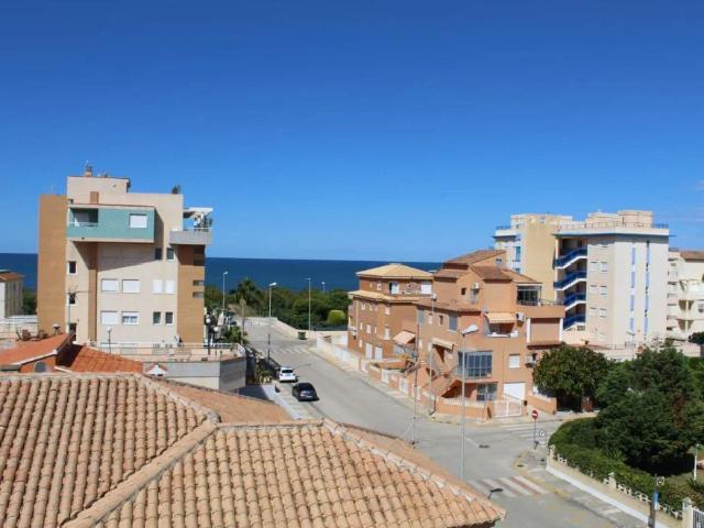 Apartamento con balcón en alquiler en Oliva Playa
