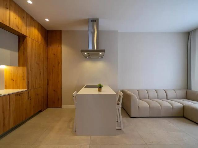 Apartamento con balcón en alquiler en Avenida de la Vera 36