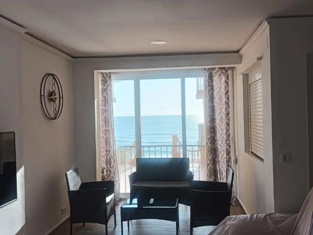 Apartamento con balcón en alquiler en Avinguda de la Marina 70