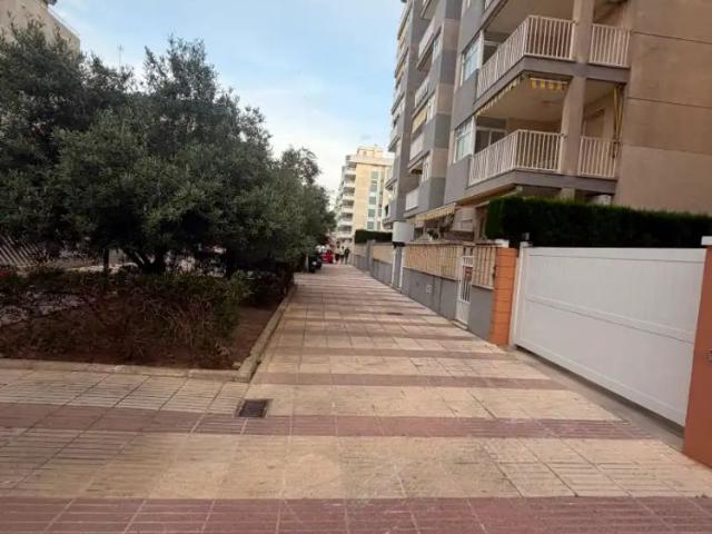 Apartamento con balcón en alquiler en Carrer Llaurí 10A