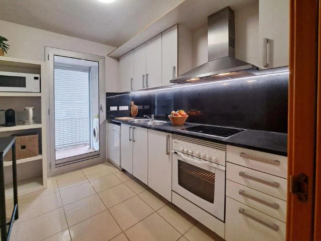 Apartamento con balcón en alquiler en Eixample Sud – Migdia