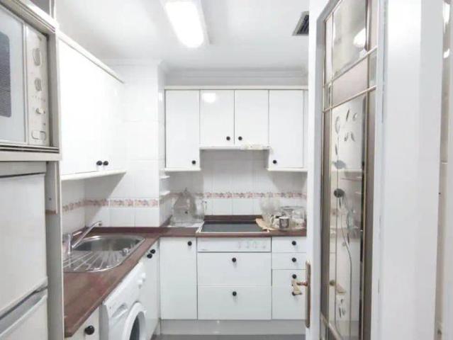 Apartamento con balcón en alquiler en Sabino Arana Etorbidea