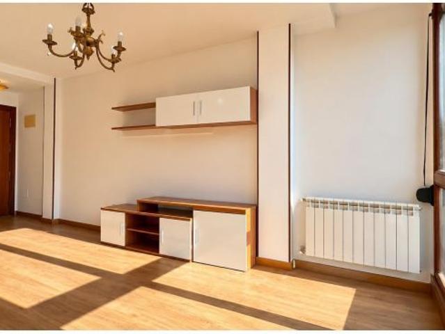 APARTAMENTO CON GARAJE EN EL CENTRO DE COMILLAS
