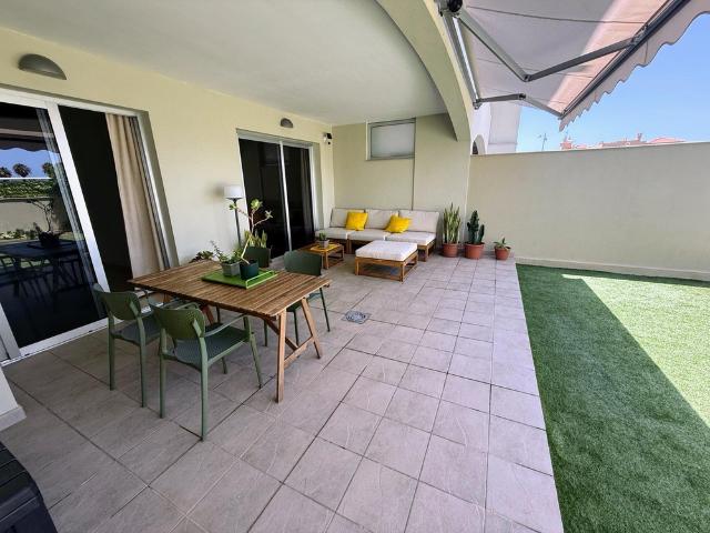 Apartamento con gran terraza en Arona
