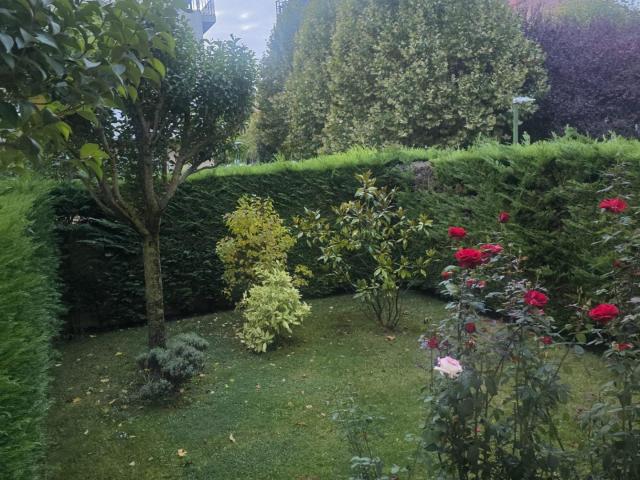 APARTAMENTO CON GRAN JARDIN