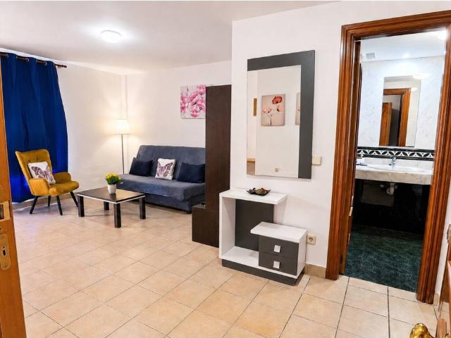 Apartamento con dormitorio separado, terraza, piscina y plaza de garaje en Esquinzo