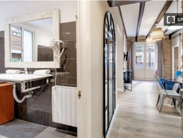 Apartamento con dos balcones a pasos de las playas de la Barceloneta
