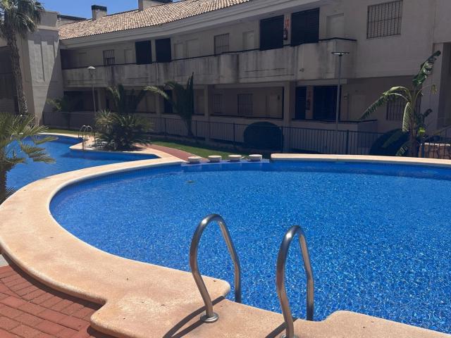 APARTAMENTO CON DOS PISCINAS, GARAJE Y TRASTERO