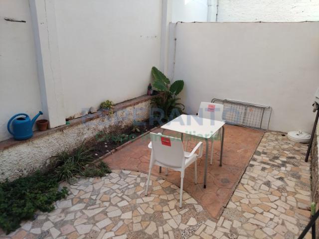 APARTAMENTO CON JARDIN