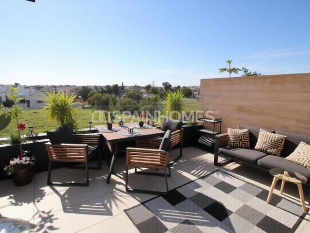 Apartamento con Piscina Comunitaria y Vistas al Mar en Orihuela