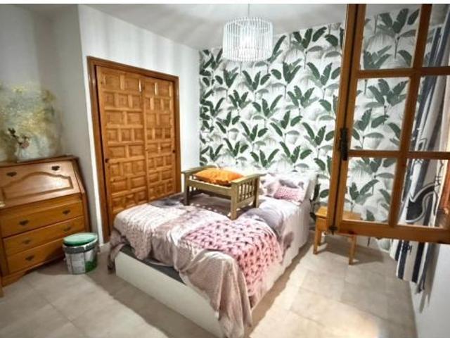 Apartamento con piscina comunitaria, Alicante, Torrevieja, Playa de los Locos. 1 habitación, 70 m2