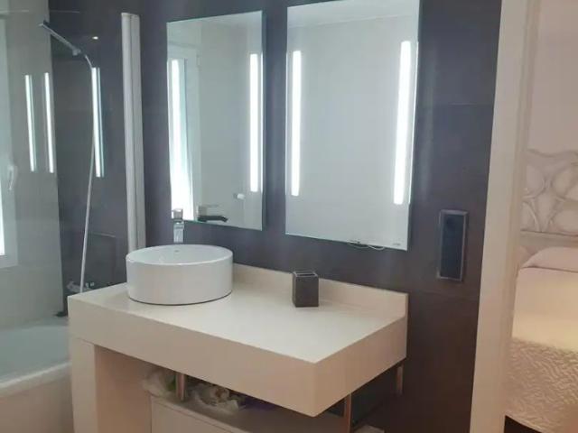 Apartamento con piscina en alquiler en Avinguda Dalí