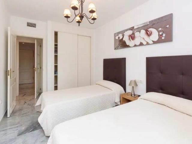 Apartamento con piscina en alquiler en JOSE M CABALLERO BONALD 5