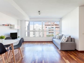 Apartamento con piscina, garaje, AC y Wifi