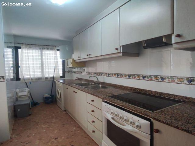 Apartamento con terraza, piscina y vistas al mar en Piles