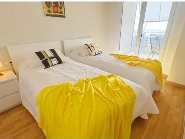 APARTAMENTO CON TERRAZA SOLEADA Y ACCESO RÁPIDO A AEROPUERTO Y BENIDORM