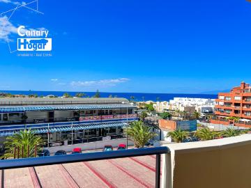Apartamento con vistas al mar en venta en Palm Mar, complejo residencial La Arenita