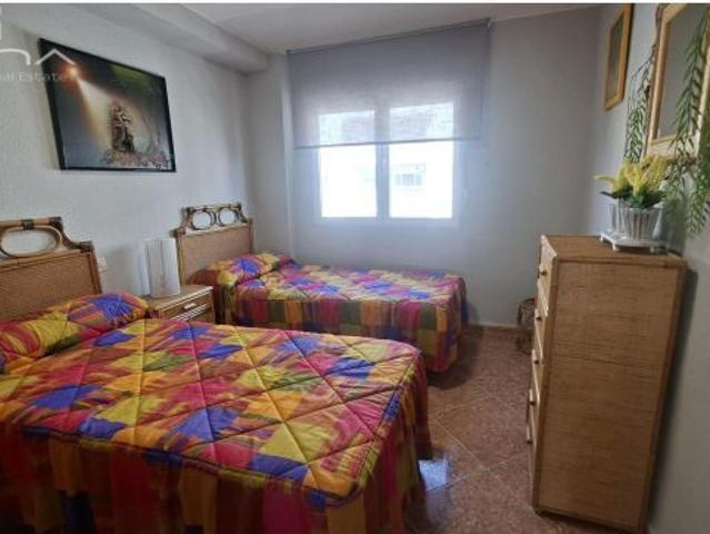 Apartamento con vistas al mar en Playa de Miramar, piscina comunitaria, terraza y a solo 100 metros