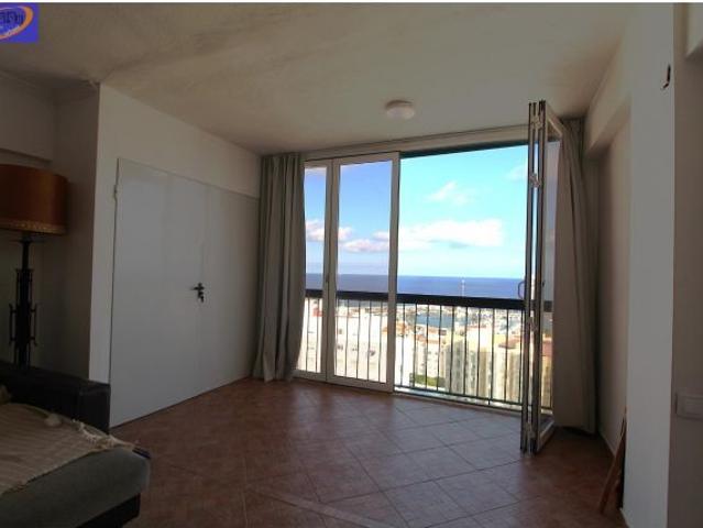 APARTAMENTO CON VISTAS INSUPERABLES AL MAR