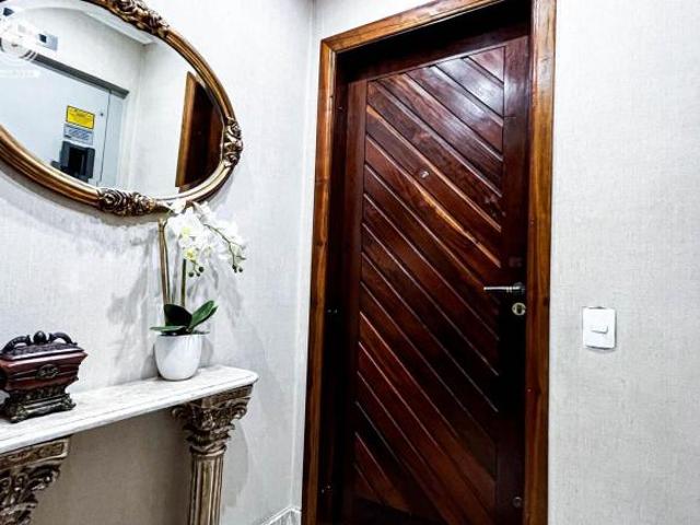 Apartamento Cobertura Duplex à Venda no Centro de Curitiba com Piscina e Vista Panorâmica